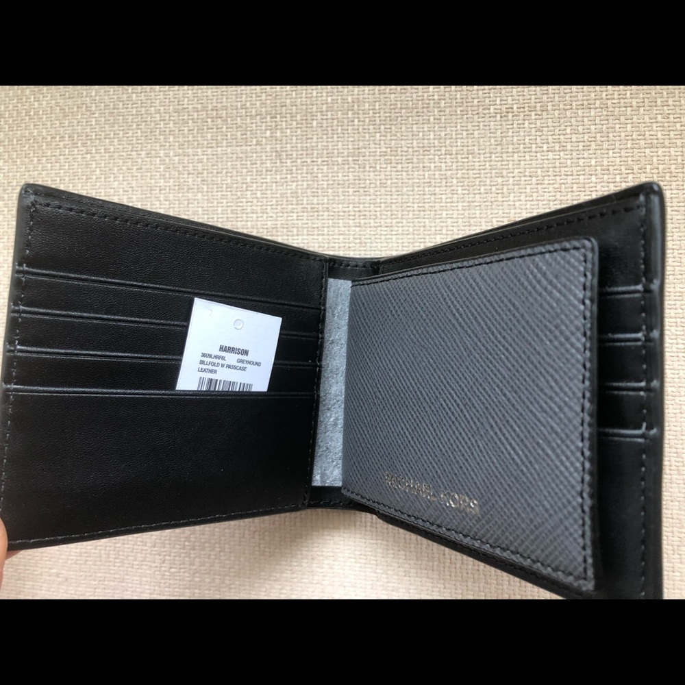 Michael Kors Men’s Billfold Wallet - Picture 2 of 7